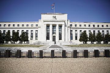 美联储加息落地 全球债务风险升高