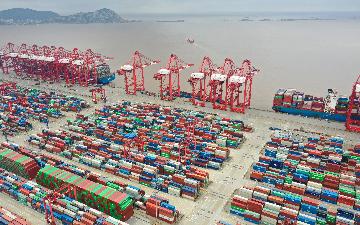 上海港集裝箱輸送量連續12年位居世界第一