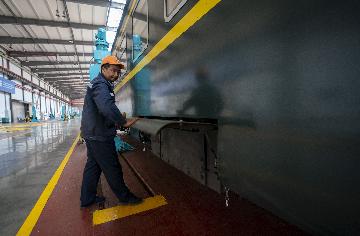 Chinas rail freight volume hits record high in April