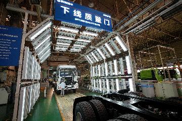 Chinas auto exports in May hit monthly high this year