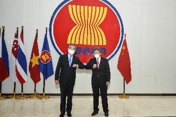 Chinas Wang Yi meets ASEAN Secretary-General Lim Jock Hoi vowing to strengthen ties