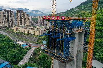 Economic Watch: Chinas infrastructure construction perks up amid policy incentives