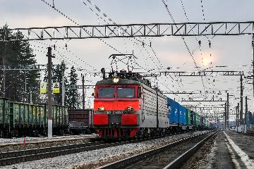 Shanghai exports nearly 10,000 TEUs of goods by China-Europe freight trains