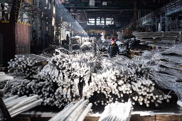 Chinas industrial output up 3.9 pct in March