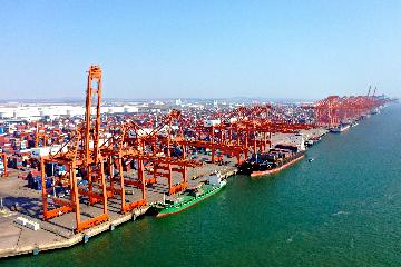 前4个月中国货物贸易进出口同比增长5.8%